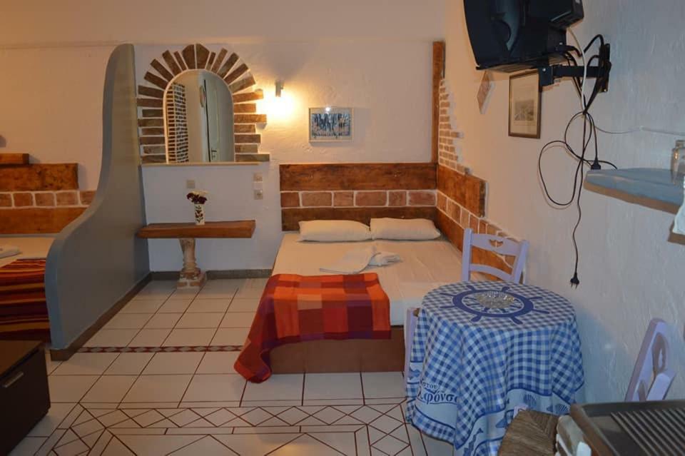 Aposperitis Rooms & Apartments Кинион Экстерьер фото